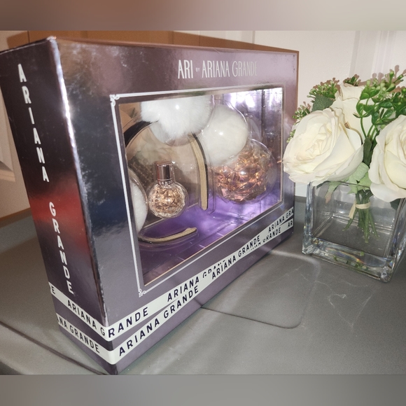 Ari by Ariana Grande EDP Perfume Gift Set with Pom Pom Headband;New & Never Used - Picture 11 of 16